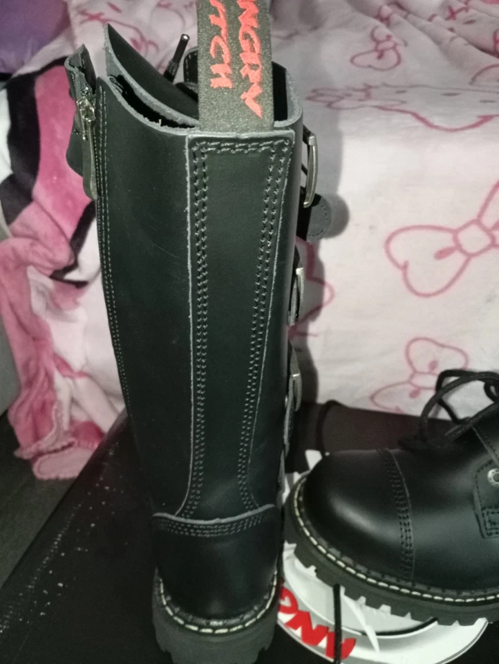 Stiefel Armee Gothic Größe 44 Punk Angry Itch 14-Loch 5 Buckle - NEU mit OVP - Bild 4 von 4
