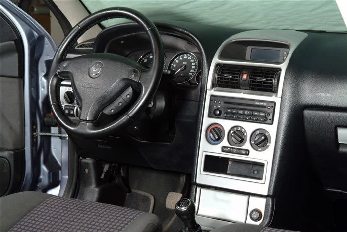 Специальное покрытие отделки приборной панели для фортепиано Opel Astra G (1998-2003) черное/углеродное волокно - Изображение 2 из 4