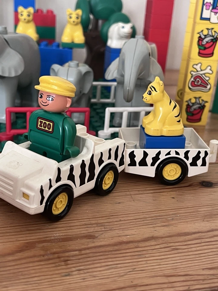 Vintage Lego Duplo Bundle Job Lot Cars Farm Animals Figures  Zoo Circus Base Pla - Image 2 of 4