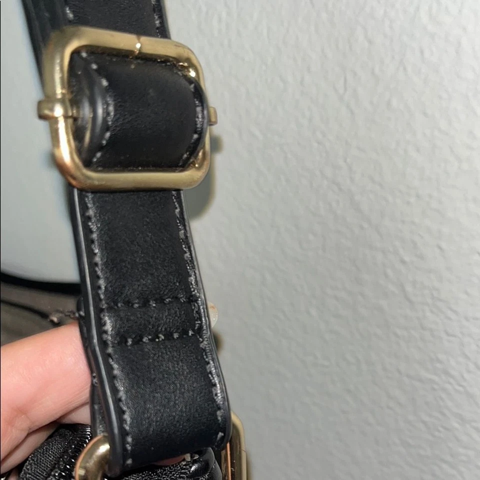 Clarks Black Classic Crossbody Messenger Bag Vegan Leather Adjustable Straps - Image 4 of 4