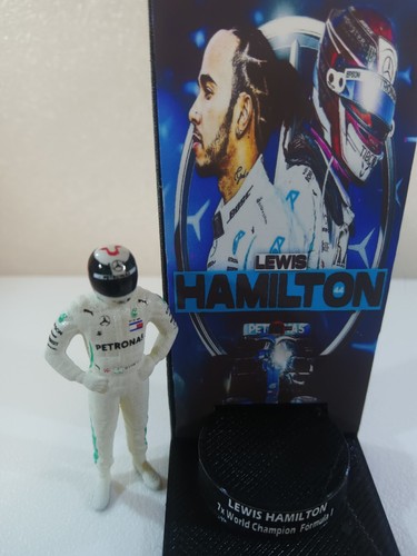 Figura 1/43 Lewis Hamilton Mercedes 7x World Champion Fórmula 1 + Podium Tribute - Imagen 11 de 11