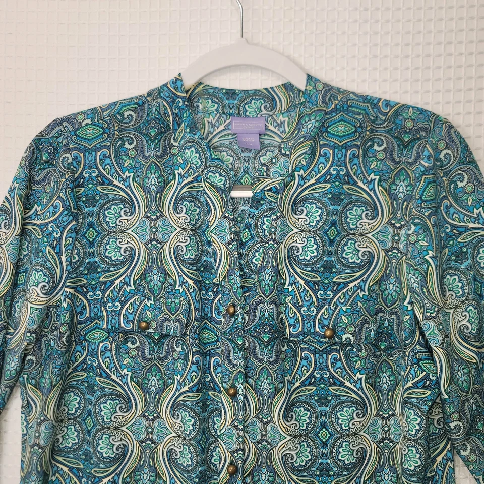 Usada en Excelente Condición Blusa Para Mujer Talla L Pettie LAURA SCOTT Multicolor Paisley Botones y Bolsillos Foto 2 de 4