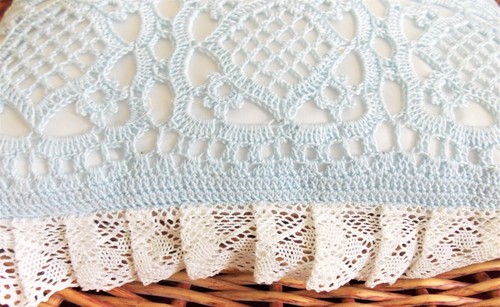 COUSSIN ARTISANAT FRANCAIS CREATION S RAISONNIER CROCHET ET DENTELLE BELLE BLEU - Picture 2 of 5