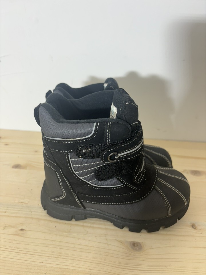 The Childrens Place Toddler, Kids Snow Boot Size 13 Black and Gray S12