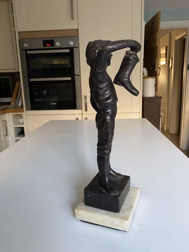 SCULPTURE- ANTIQUE ITALIAN BRONZE COBBLER /BOY ON MARBLE PLINTH. HEAVY. - Picture 11 of 12