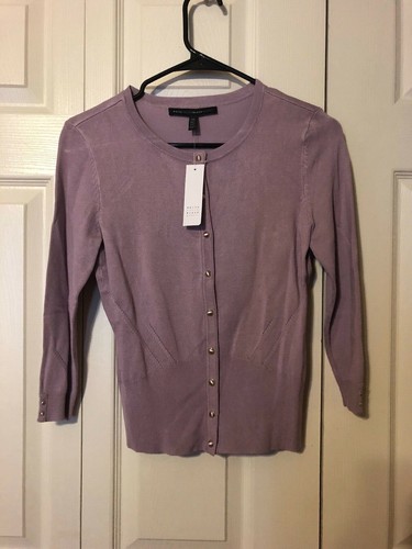 Maglione cardigan con bottoni viola chiaro White House Black Market XS NUOVO CON ETICHETTE - Foto 5 di 6