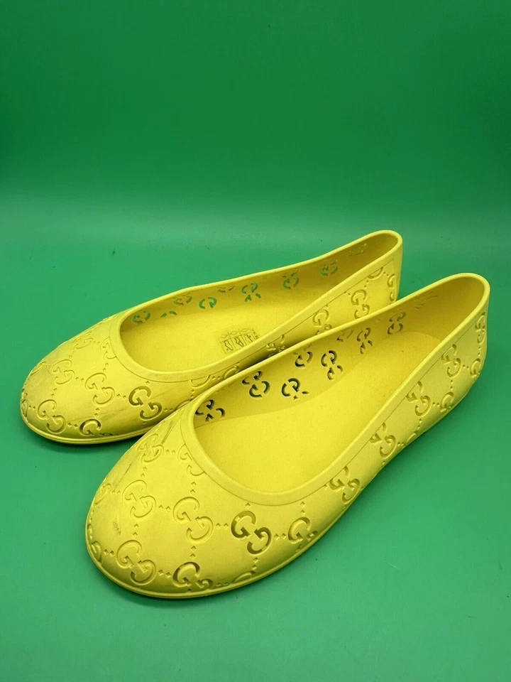 Zapatos planos de ballet de ácido amarillo sin cordones de goma con logotipo Gucci GG para niñas Foto 3 de 4