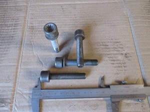 4x Audi VW Skoda Seat Schrauben Bremssattel Bremsträger hinten Golf  5 A3 Passat