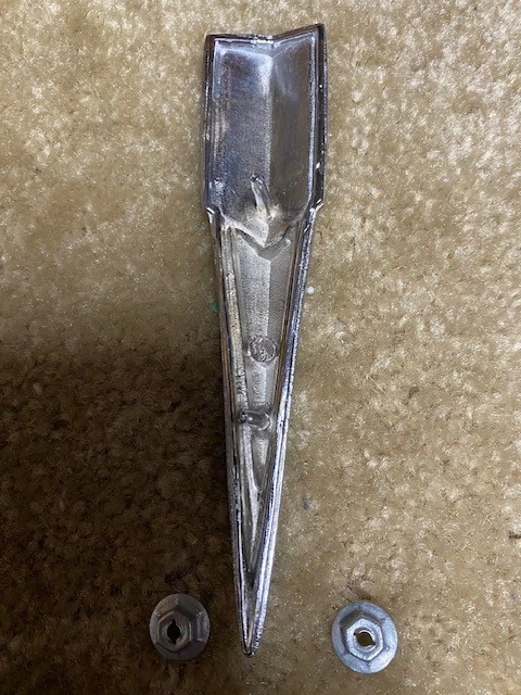 67 Pontiac Beaumont решетка нос стрела копье эмблема новый Бесплатная доставка 1967 - Изображение 3 из 3