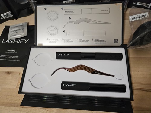 Lashify Control Kit + 6 Lashes + Accessories (Melt Away, Pre Cleanse, Lash Pad) - Picture 2 of 7