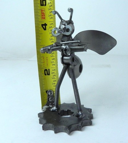 Metal Art Sculpture Scrap Recycled Bee Violin Figure - Picture 6 of 6