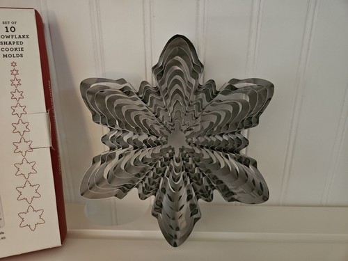 Williams Sonoma Snowflake Kransekake Molds Holiday Cookie Mold Set Of 10 Snowfla - Picture 4 of 4
