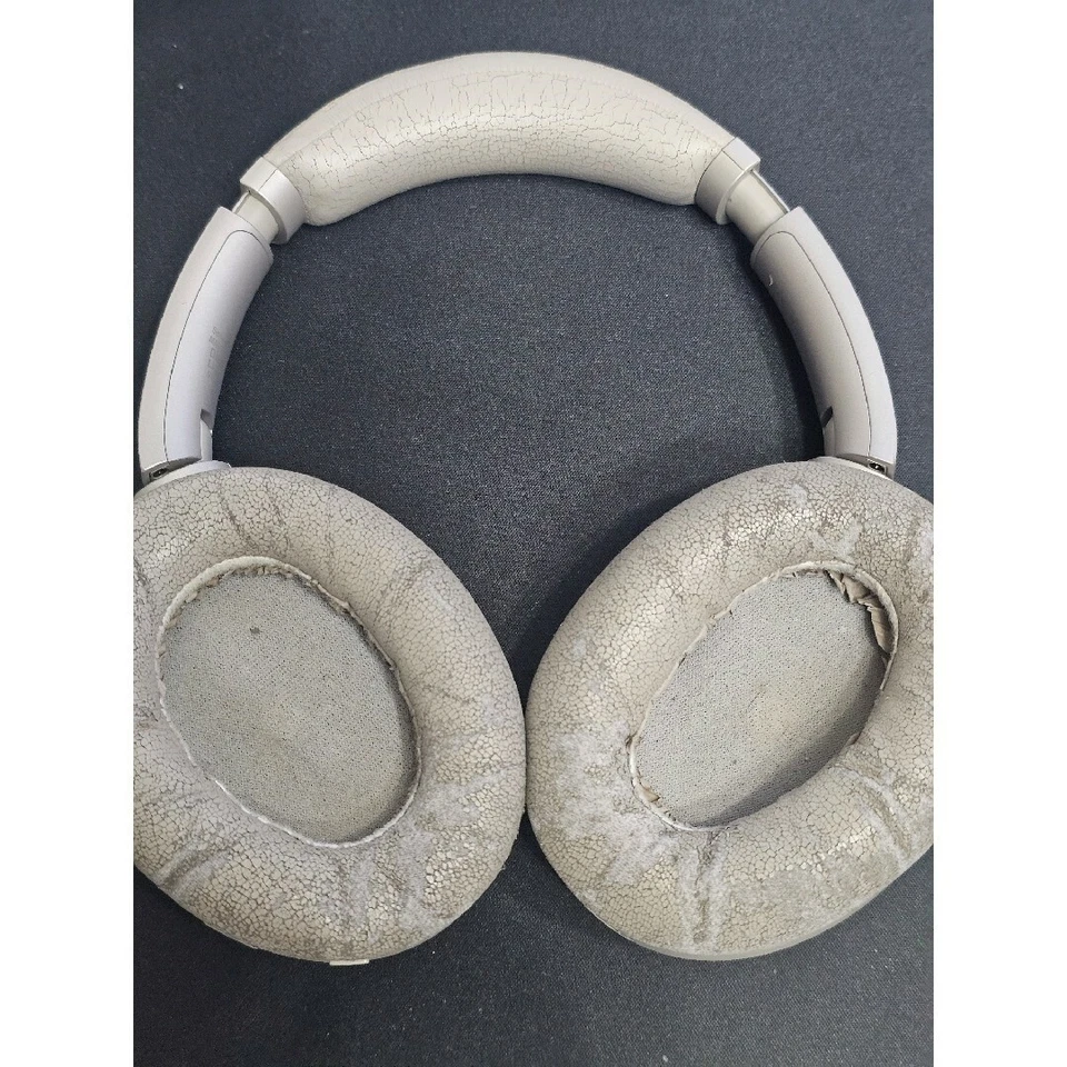 Sony WH-1000XM3 Over-ear Noise Cancelling Headphones With Case Japan - Image 4 of 4