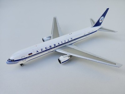 1:400 Phoenix Models Azerbaijan Airlines Boeing 767-300ER 4K-AI01 PH410581 Model