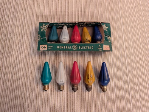10 Vintage GE Script C-6 Bulbs With Brass Bases In Assorted Colors All Tested - Picture 4 of 4