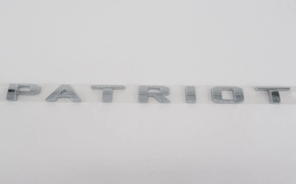 Placa de identificación emblema puerta delantera "patriot" original OEM Mopar Jeep 68081123AA "PATRIOT" Foto 2 de 3