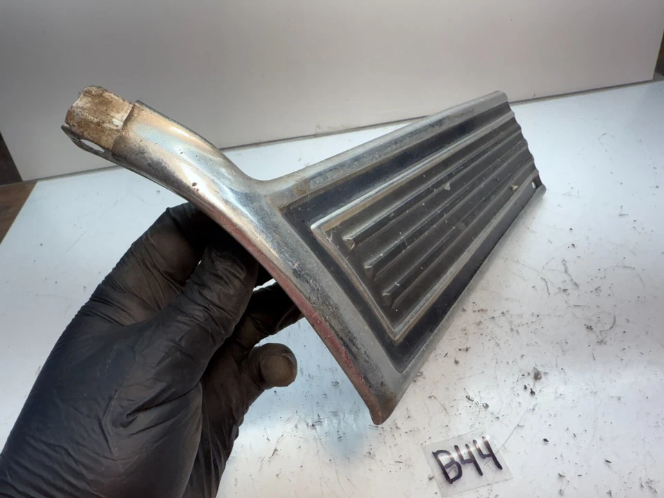 72 GTS Gran Torino Sport 1972 CJ guardabarros moldura B44-4 Foto 2 de 4