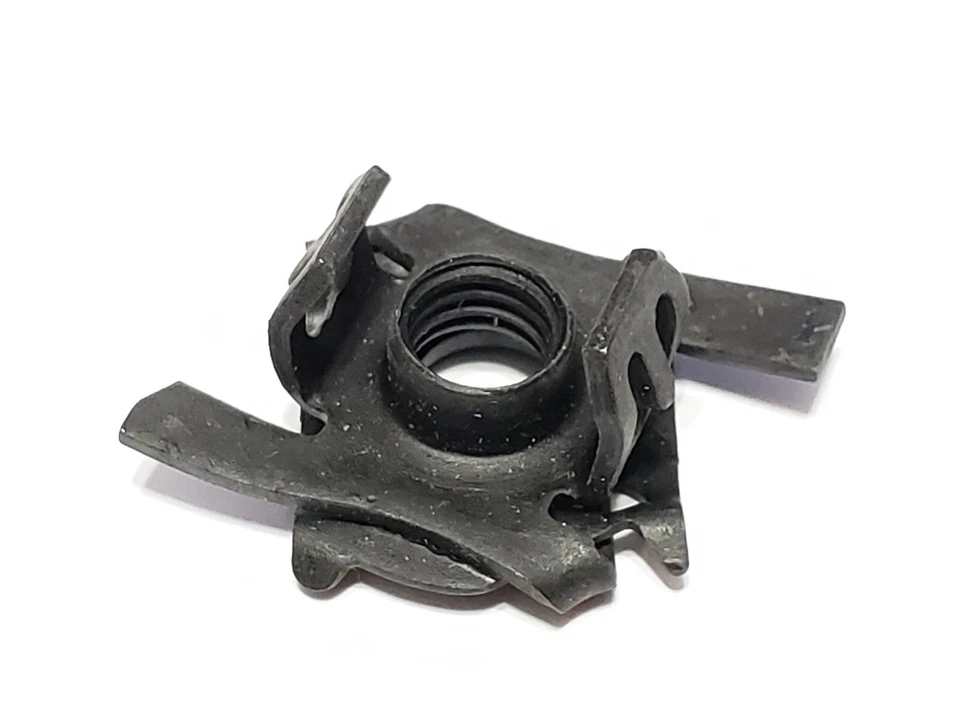 77-92 GM M8x1.25 Ajustador de para-choque de capô métrico ajuste estilo bloqueio porca de gaiola TZ - Imagem 4 de 4