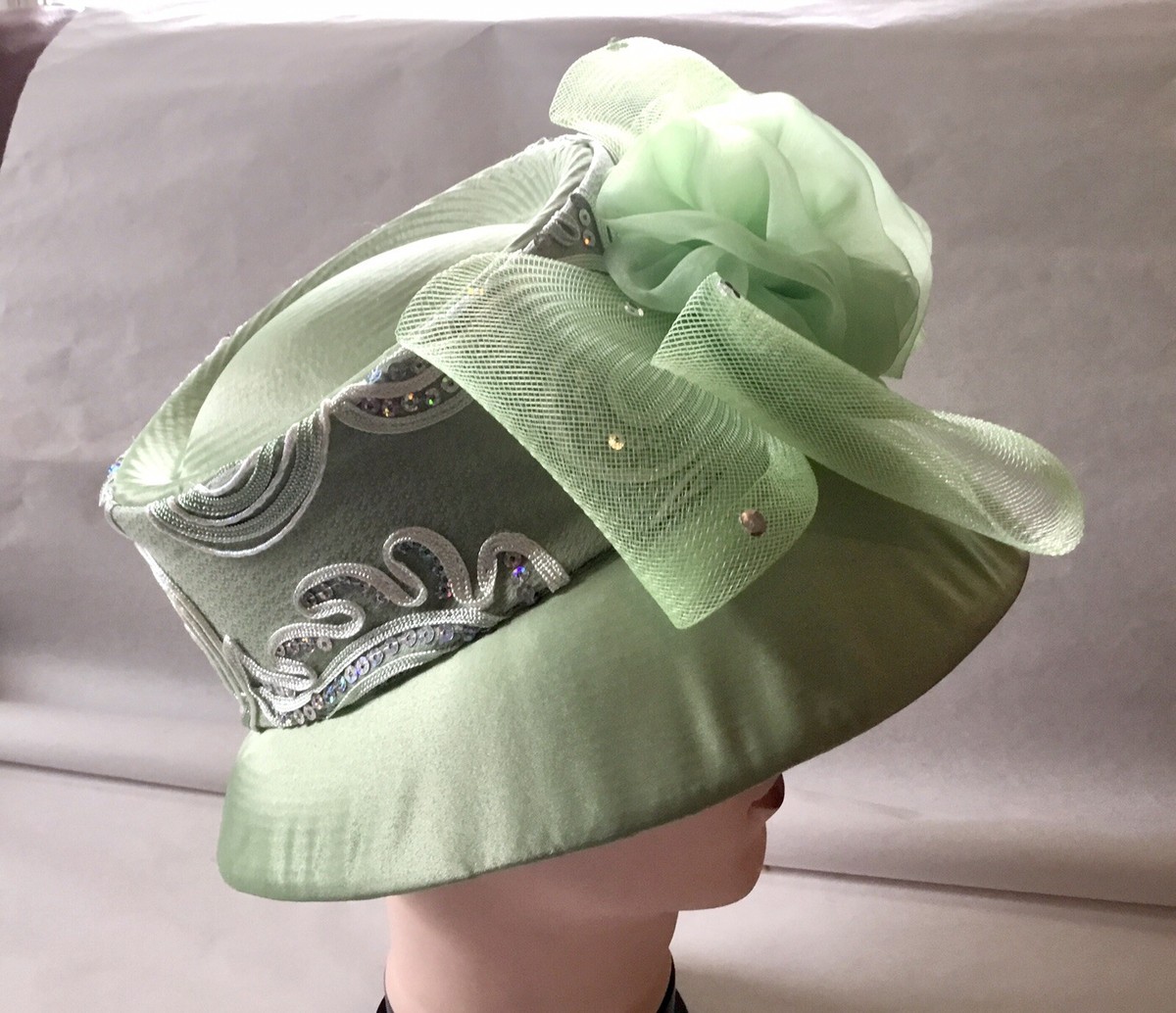 Lisa Rene Green Church Hat VTG Satin Wide Brim Derby Statement Fashion Headpiece Lisa Rene Designer Hat ~ Asymmetrical Derby/Church Hat  main image 4