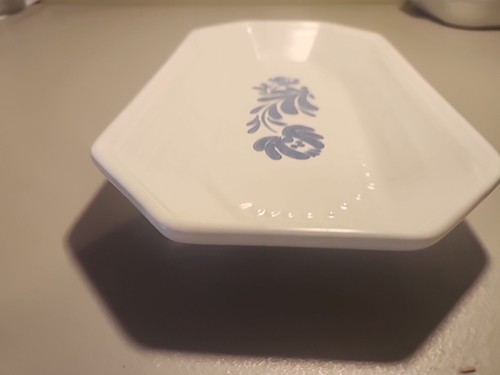 VTG Pfaltzgraff Yorktowne Bread Loaf Dish Plate Floral Blue Stoneware Embossed - Picture 4 of 6