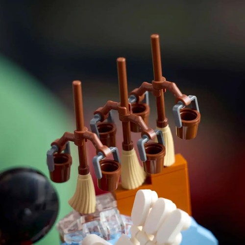 LEGO Ideas Disney Magic 21352 Mickey Mouse Toy Block Gift - Picture 4 of 6