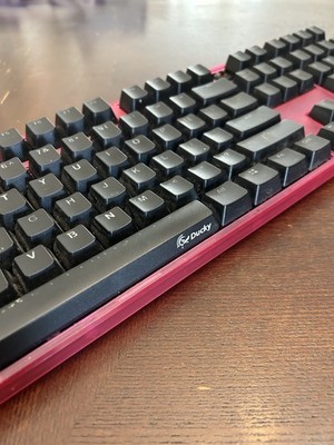 Ducky One Keyboard Fullsize Wired Pink Black Switches USB