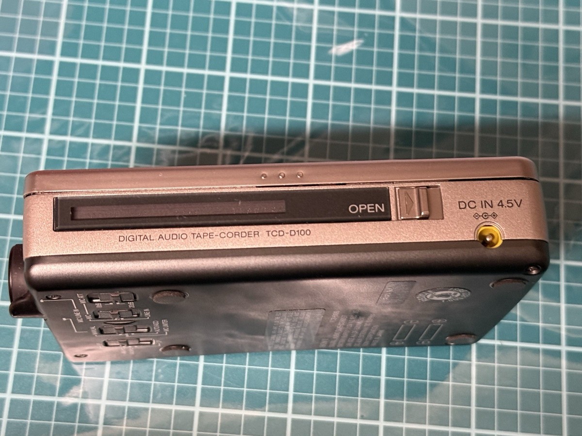 現状 SONY TCD-D100 デジタルオーディオテープコーダー DAT 希少 Amazon.co.jp: SONY TCD-D100 レコーディングDATウォークマン