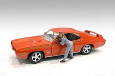RETRO FEMALE MECHANIC I 1/18 scale DIECAST ACCESSORY AMERICAN DIORAMA 38244
