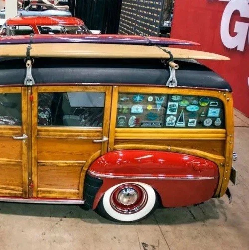 Ford Woody Surf Wagon 1948 1:18 Yatming madera real California Hawaii rueda diecast Foto 2 de 4