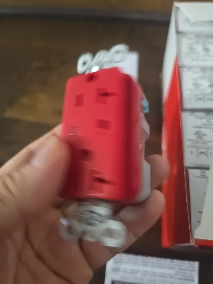 Lote 10x LEGRAND 5362-REDSP RECEPTÁCULO PROTECTOR CONTRA SOBRETENSIONES ROJO CON ALARMA 20A 125V Foto 4 de 4