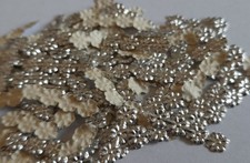 Uralte Dresdner Papp-Bl&uuml;mchen in silber  / 200 St&uuml;ck / D = 4 mm