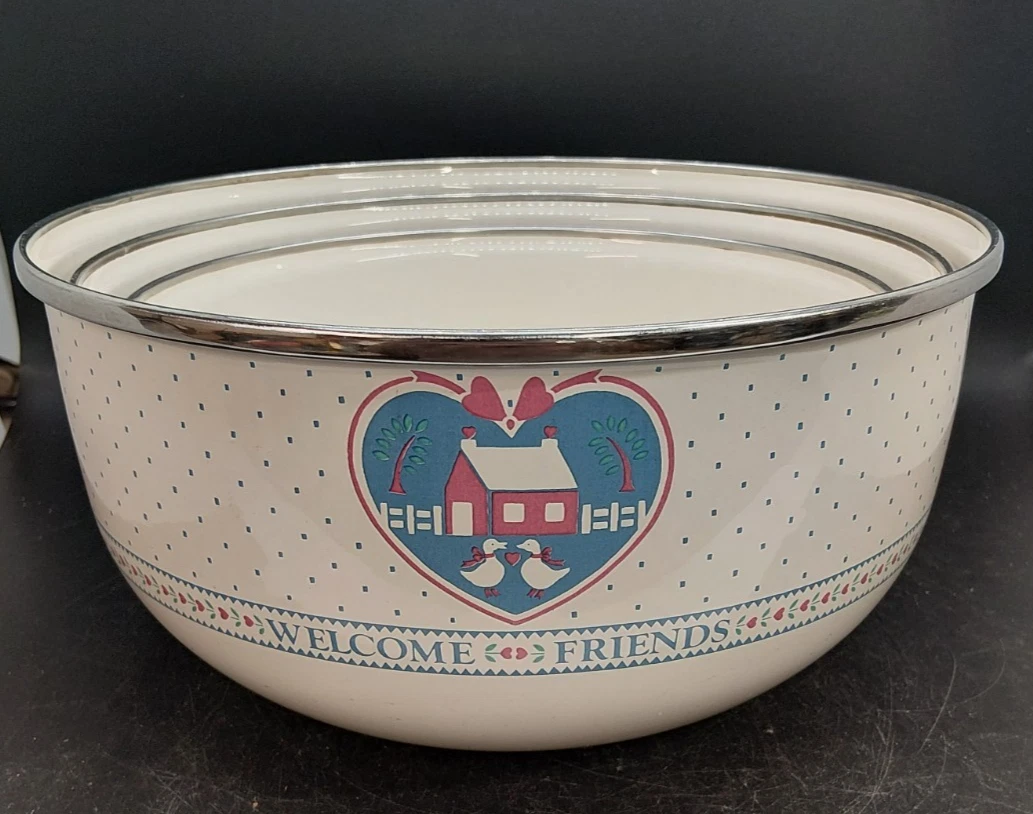 B&D Country Farmhouse Heart Welcome Friends Enamel Metal 3 Nesting Mixing Bowls
