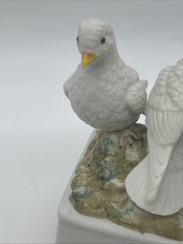 Vintage Doves Music Box Porcelain Rotating Musical Ornament Japan Love Story - Picture 16 of 19