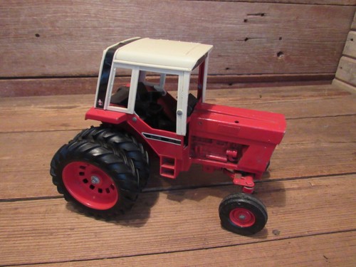 Vintage INTERNATIONAL HARVESTER 1586 w/DUALS Scale 1/16 - PARTS! - Picture 2 of 8
