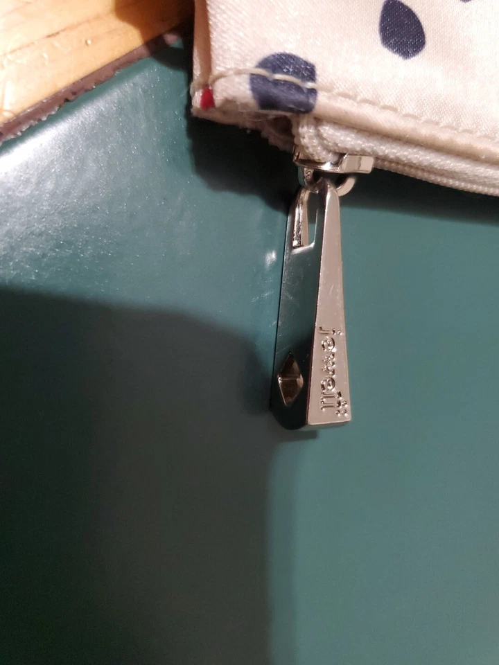 Cartera Jewell by treinta one All About the Benjamins Lunares Bronceado con Multicolor Foto 4 de 4