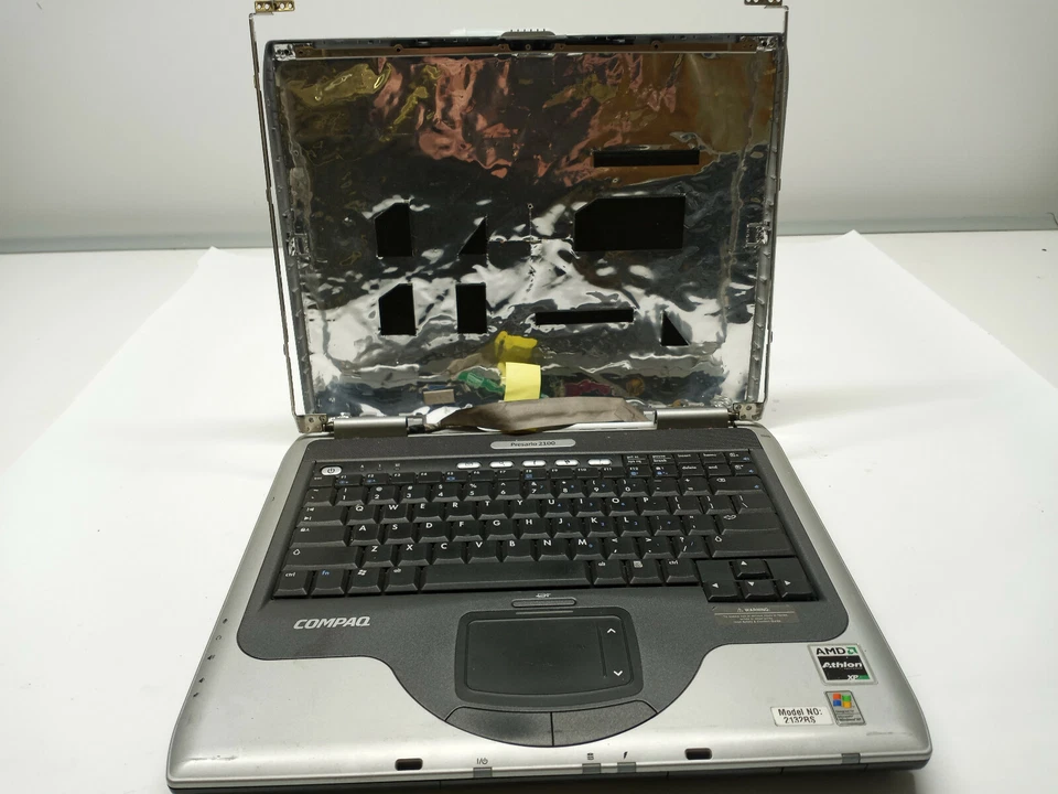 Compaq 2132RS Presario 2100 Laptop NO Ram/CPU/HDD/Caddy/Screen FOR PARTS - Image 2 of 4
