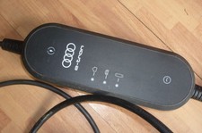 Original Typ 2 Audi Univ. Charger 8VA.971.675...