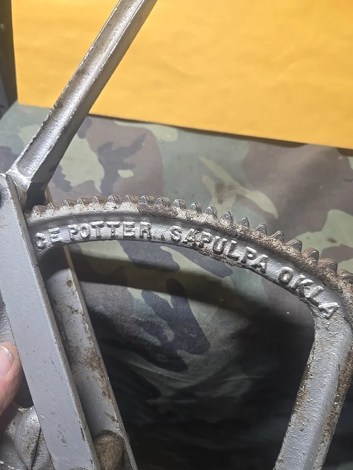 C. E. POTTER SAPULPA OKLA, CASCANUECES CASCANUECES CASCANUECES Foto 3 de 4