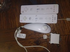 Official Genuine Wii Remotes 1 x Nunchuk 