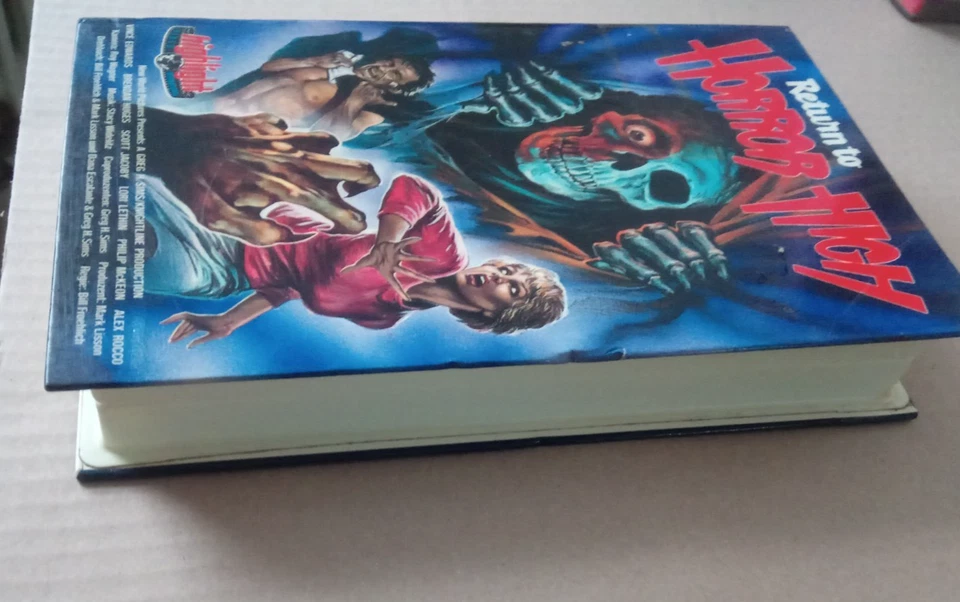 VHS Kassette - Return to Horror High - Hartbox - keine Brüche in Top Zustand! - Bild 3 von 4