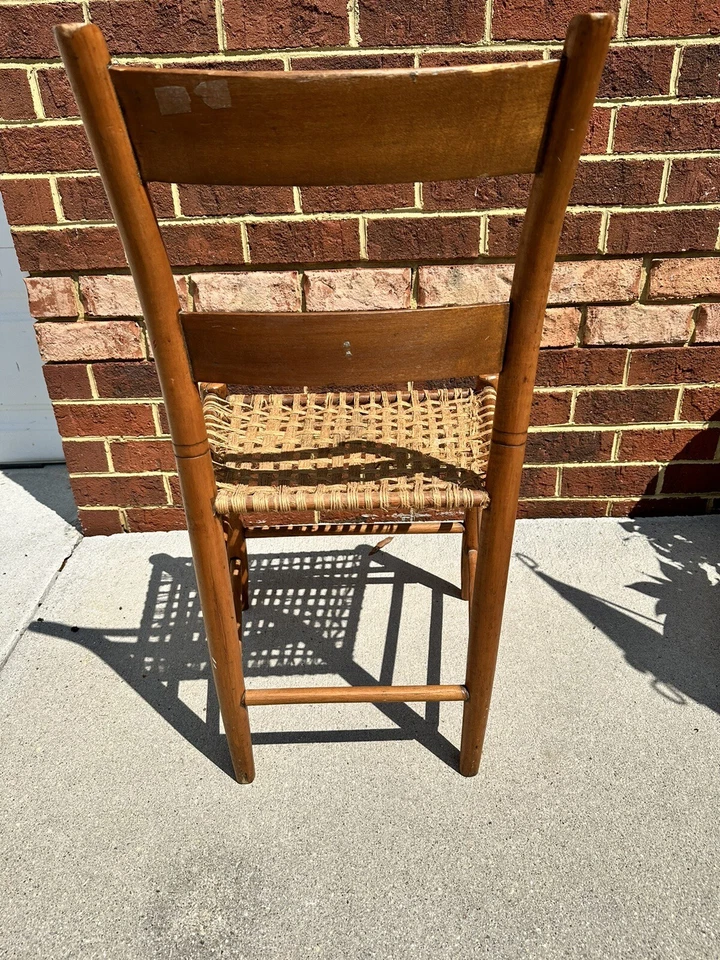 Antigua silla vintage de madera con cuerda tejida casa de campo primitiva Foto 4 de 4
