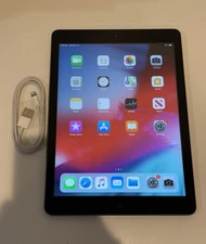 Apple iPad Air 1st Gen. 32GB Wi-Fi 9.7in - Space Gray