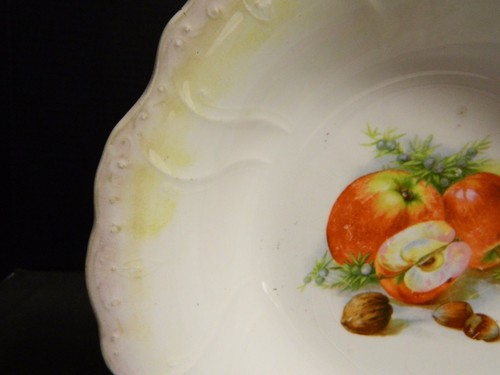 Antique Embossed Scalloped Imperial Semi Vitreous Apple Bowl 9.75" x 2.25" V.G. - Picture 3 of 8