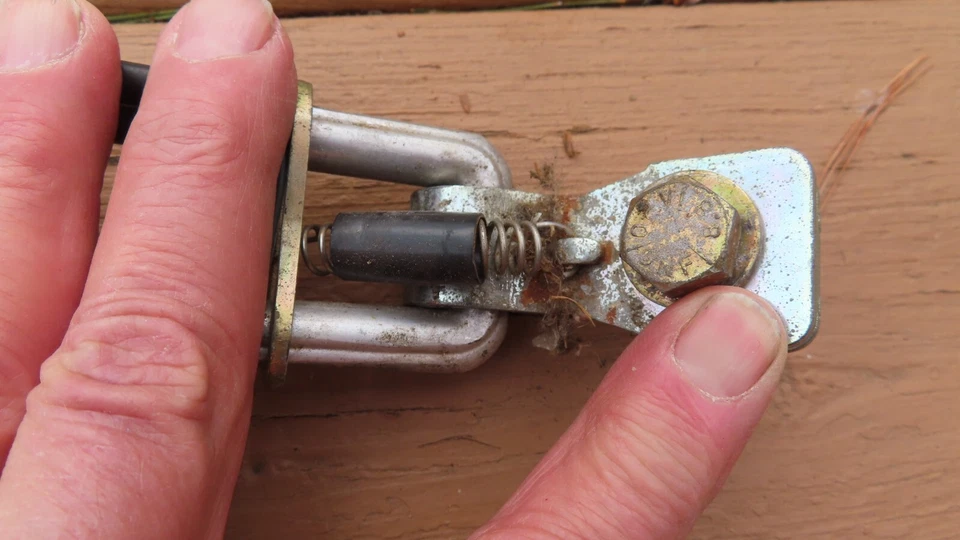 Receptores de cinturón de seguridad trasero Volvo 740 760 Wagon 1373243 Foto 2 de 4