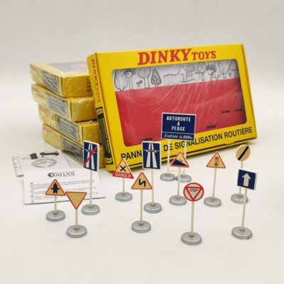 Lot De 10 Panneaux De Signalisation Anciens Dinky Toys - Collection Jouet Vintage