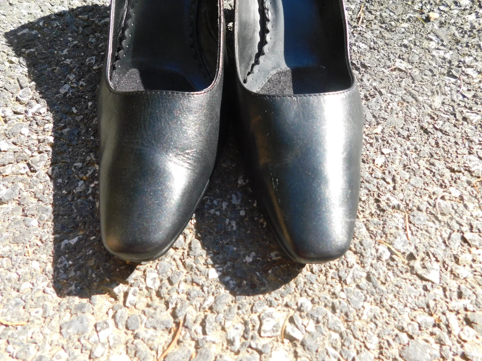 Croft & Barrow Clásico Cuero Polaco Puntera Cuadrada Tacones 2.5" Negro Talla 8.5 Foto 2 de 4