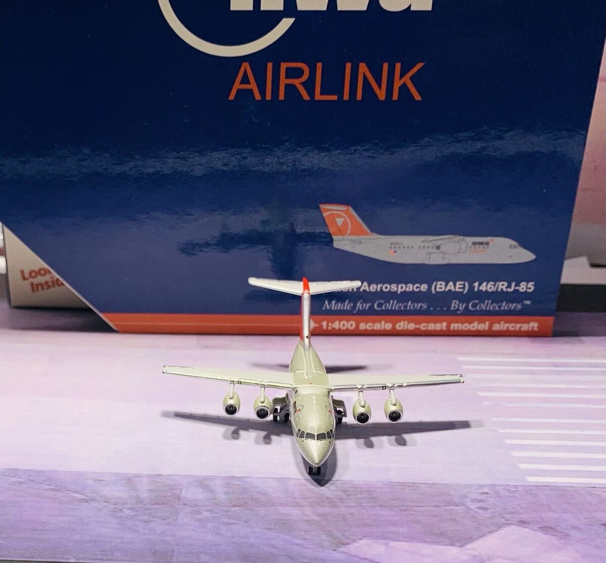 Gemini Jets 1:400 Northwest Airlink Avro RJ-85 REG: N525XJ Gemini Jets 1:400 Northwest Airlink Avro RJ-85 REG: N525XJ