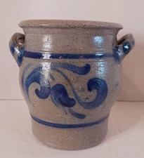 Vintage 5 1/2" Salt Glazed 2 Handled Crock w/Cobalt Blue Design