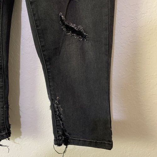 Judy Blue Jeans Women's 9/29 Black Stone Wash Skinny Fit Capri Distressed NWT - Picture 2 of 9