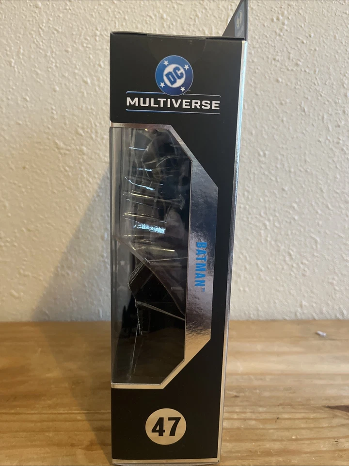 Silla McFarlane Toy DC Multiverse Edición Coleccionista Darkseid War Batman y Mobius Foto 2 de 4